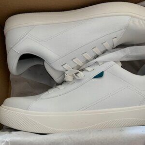 NEW in box. Vessi (Made in Canada) lightweight runners size 10